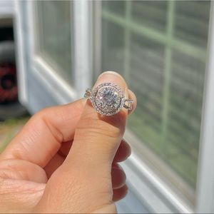 SOLD ✨ 2 CT TW (1 CT CENTER STONE) DIAMOND ENGAGEMENT RING